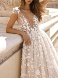A-Line/Princess Sweep/Brush Train V-neck Applique Tulle Short Sleeves Wedding Dresses